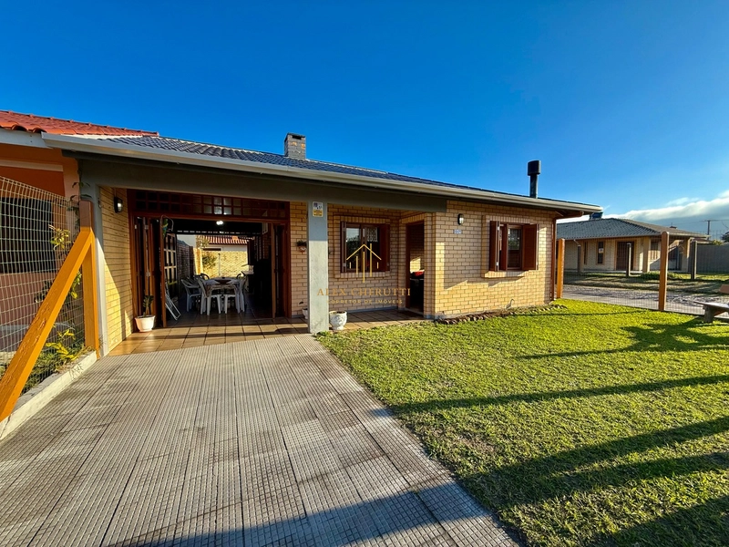 Linda casa em ótima localização na praia de Rainha do Mar: 1ª foto da galeria de imagens do imóvel