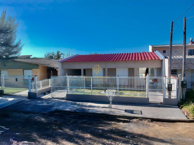 Casa na praia de Atlântida Sul, 3 dormitórios: 4ª foto da galeria de imagens do imóvel