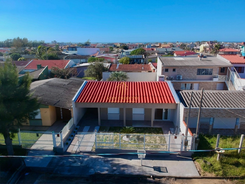 Casa na praia de Atlântida Sul, 3 dormitórios: 3ª foto da galeria de imagens do imóvel