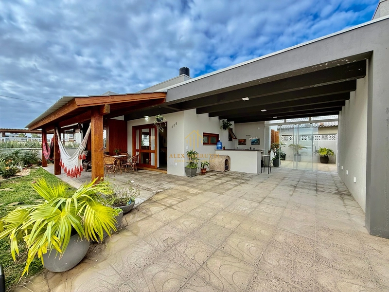 Casa para moradia ou veraneio na praia de Arpoador: 2ª foto da galeria de imagens do imóvel