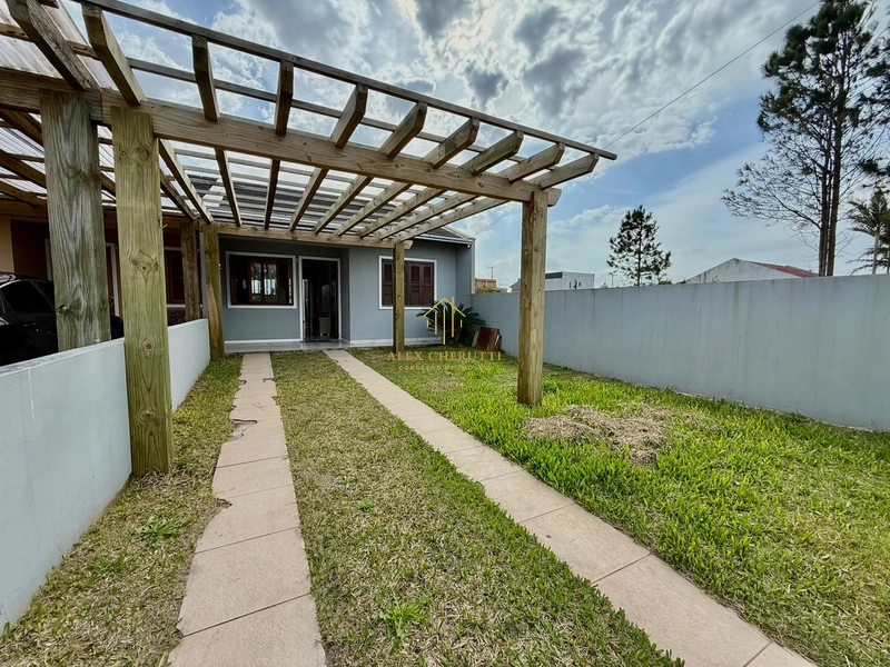Casa geminada com piscina em Atlântida Sul: 1ª foto da galeria de imagens do imóvel