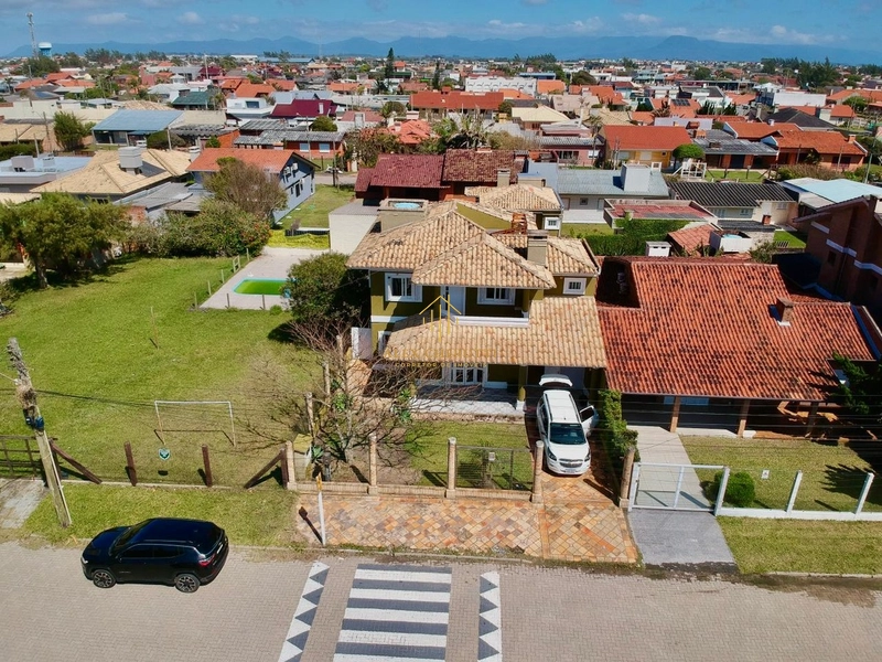 Sobrado na Praia de Rainha do Mar, 7 dormitórios e piscina: 2ª foto da galeria de imagens do imóvel