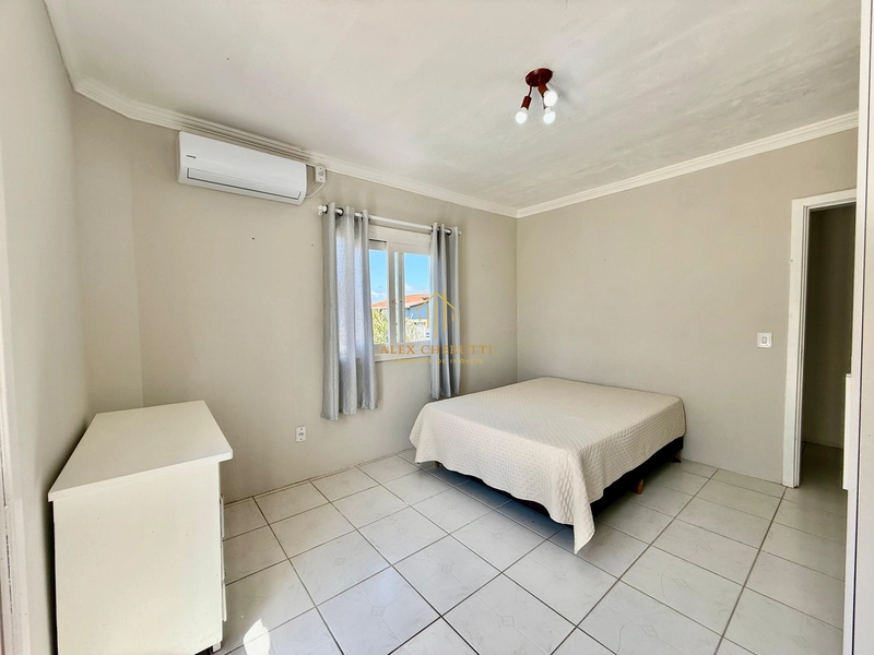 Sobrado na Praia de Rainha do Mar, 7 dormitórios e piscina: 28ª foto da galeria de imagens do imóvel