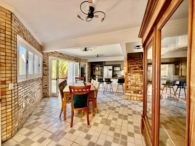 Sobrado na Praia de Rainha do Mar, 7 dormitórios e piscina: 21ª foto da galeria de imagens do imóvel