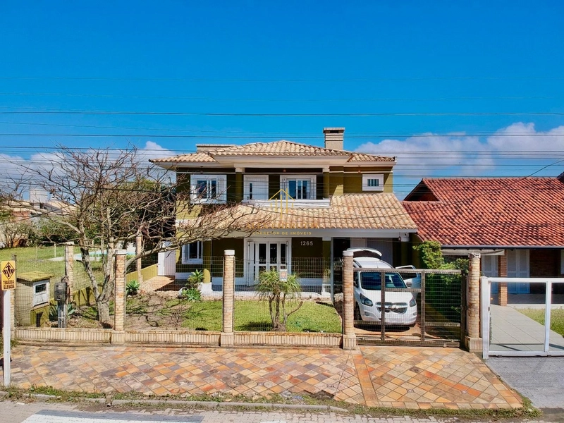 Sobrado na Praia de Rainha do Mar, 7 dormitórios e piscina: 3ª foto da galeria de imagens do imóvel