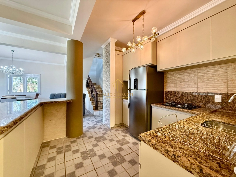 Sobrado na Praia de Rainha do Mar, 7 dormitórios e piscina: 17ª foto da galeria de imagens do imóvel