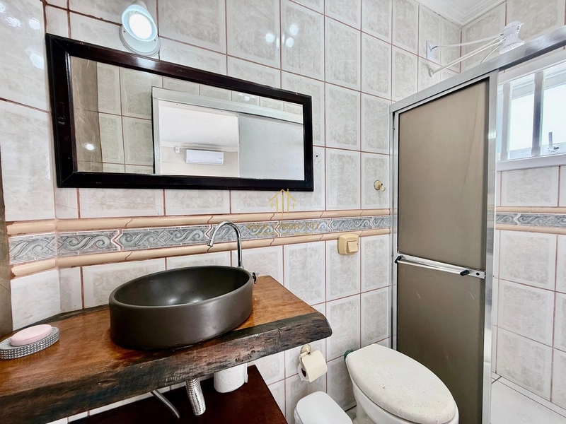 Sobrado na Praia de Rainha do Mar, 7 dormitórios e piscina: 30ª foto da galeria de imagens do imóvel