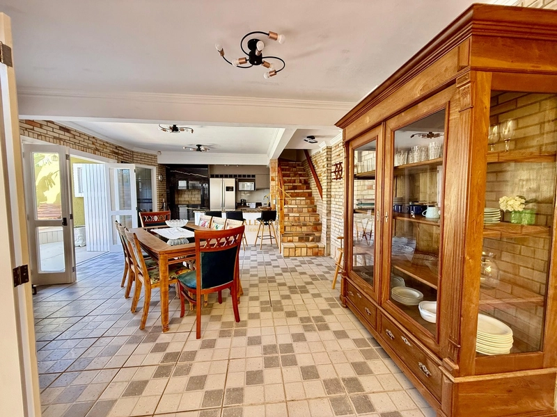 Sobrado na Praia de Rainha do Mar, 7 dormitórios e piscina: 20ª foto da galeria de imagens do imóvel