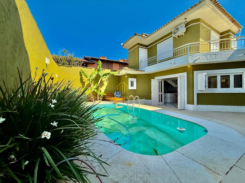 Sobrado na Praia de Rainha do Mar, 7 dormitórios e piscina