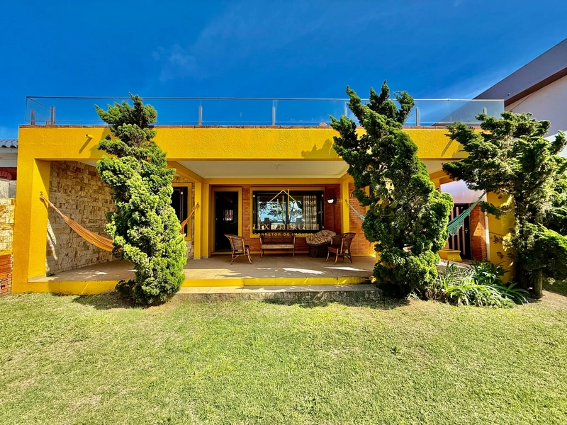 Bela casa com vista para o mar: 1ª foto da galeria de imagens do imóvel