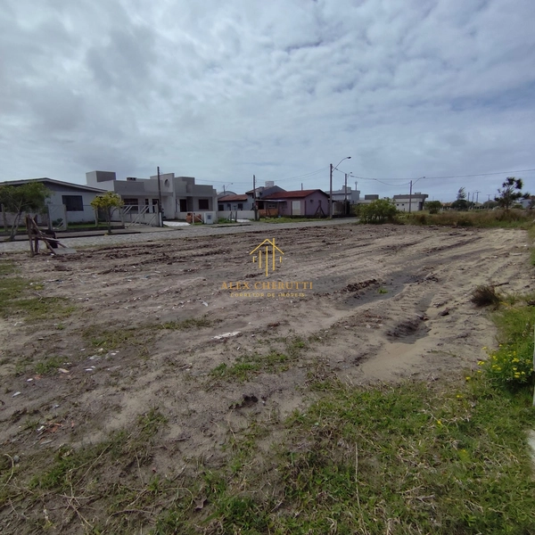 Terreno na praia de Atlântida Sul: 2ª foto da galeria de imagens do imóvel