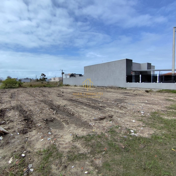 Terreno na praia de Atlântida Sul: 1ª foto da galeria de imagens do imóvel