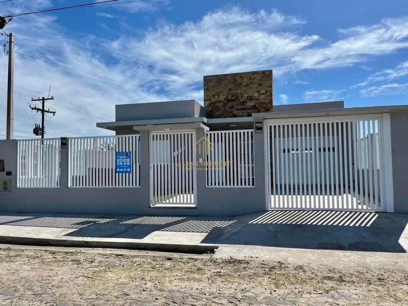 Linda casa com piscina na praia de Atlântida Sul: 2ª foto da galeria de imagens do imóvel