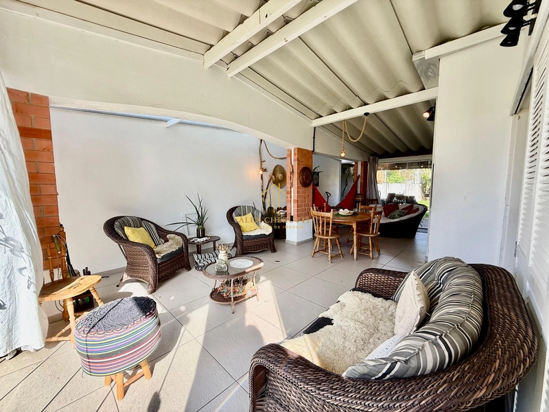 Casa com piscia na praia de Arpoador: 5ª foto da galeria de imagens do imóvel