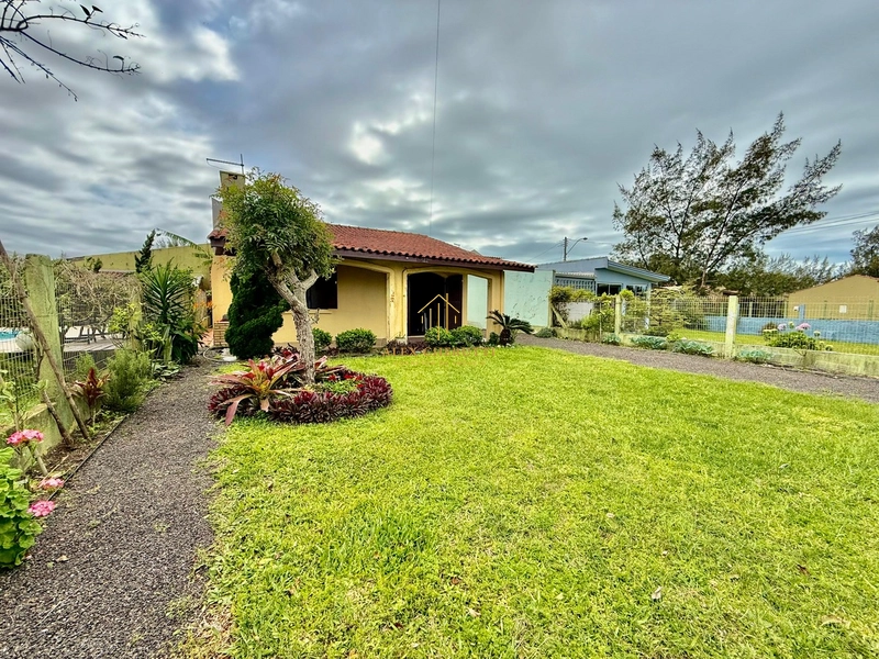 Casa na praia de Atlântida Sul, 2 dormitórios: 4ª foto da galeria de imagens do imóvel