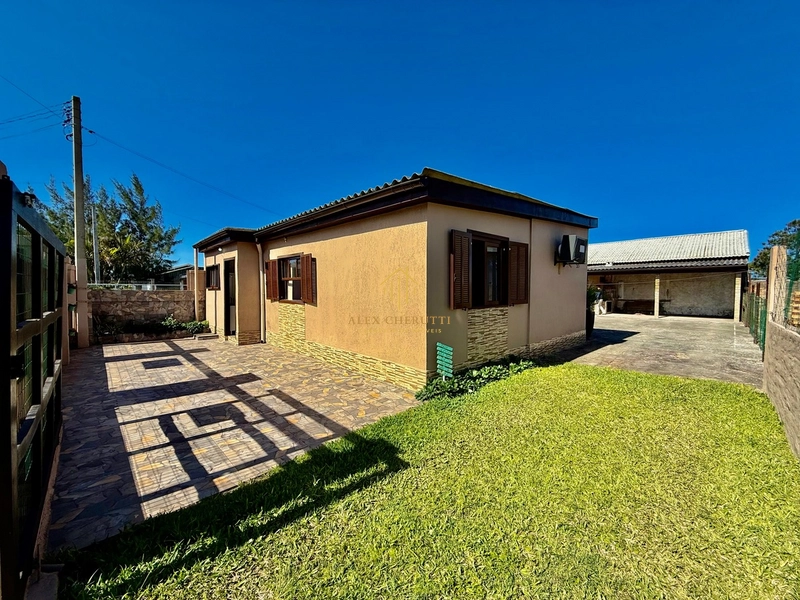 Casa na praia de Atlântida Sul, 3 dormitórios: 4ª foto da galeria de imagens do imóvel