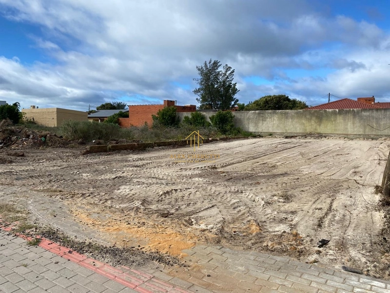 Terreno bem localizado em Rainha do Mar: 1ª foto da galeria de imagens do imóvel