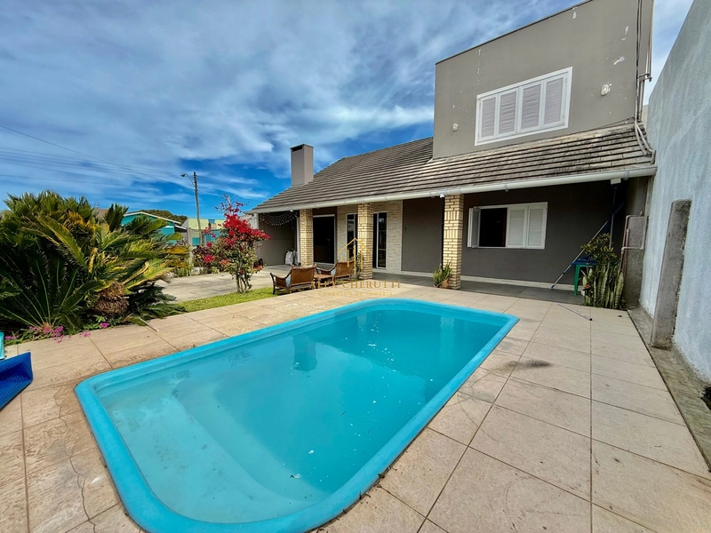 Casa na Praia de Mariápolis, 5 dormitórios: 1ª foto da galeria de imagens do imóvel