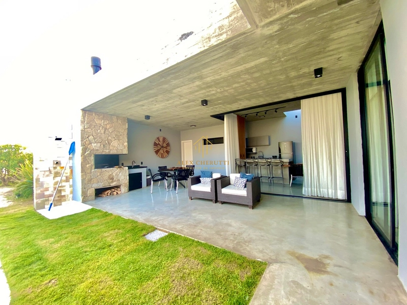 Linda casa na praia de Arpoador: 4ª foto da galeria de imagens do imóvel