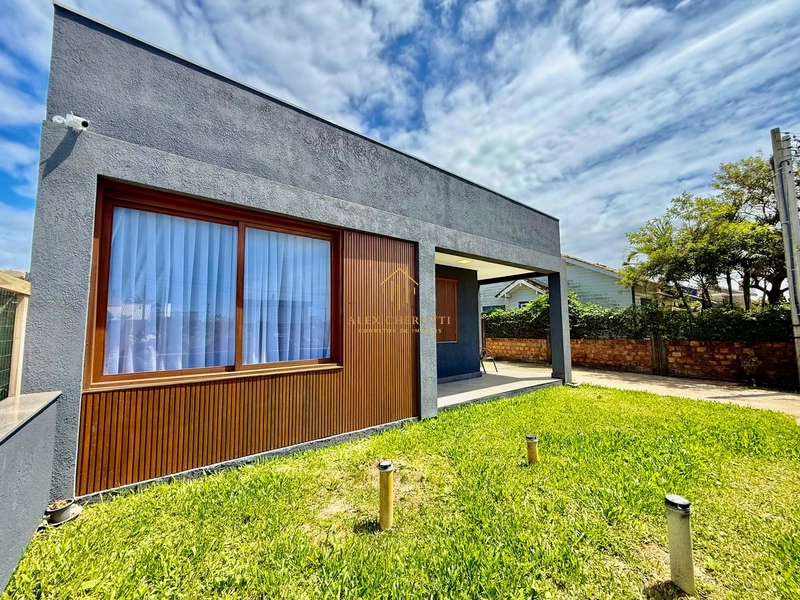 Linda casa em localização privilegiada na praia de Rainha do Mar
