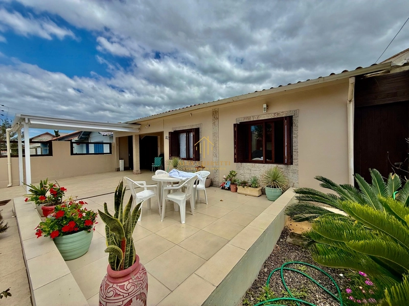 Casa na praia de Atlântida  Sul, 4 dormitórios: 4ª foto da galeria de imagens do imóvel