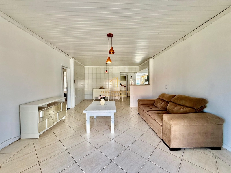 C ela casa na praia de Atlântida Sul, próximo ao mar: 5ª foto da galeria de imagens do imóvel