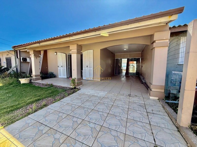 C ela casa na praia de Atlântida Sul, próximo ao mar