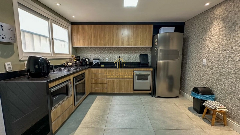 Belo sobrado na praia de Rainha do Mar, 6 dormitórios: 37ª foto da galeria de imagens do imóvel