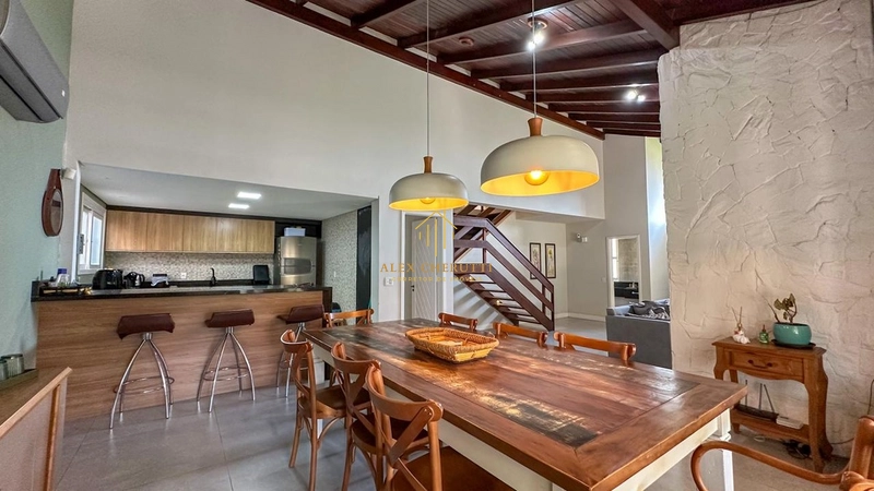 Belo sobrado na praia de Rainha do Mar, 6 dormitórios: 30ª foto da galeria de imagens do imóvel