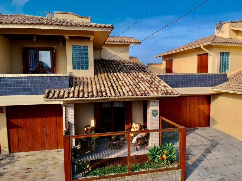 Sobrado à venda na praia de Rainha do Mar, 2 dormitórios: 1ª foto da galeria de imagens do imóvel