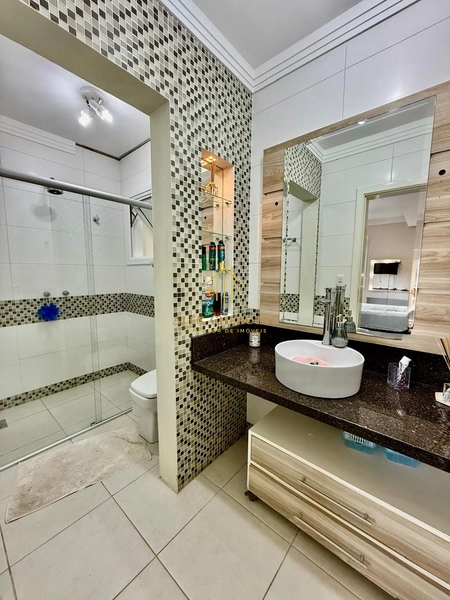 Linda casa finamente mobiliada e decorada, 5 dormitórios: 32ª foto da galeria de imagens do imóvel