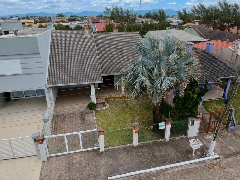 Bela casa na à venda na Praia de Atlântida Sul: 3ª foto da galeria de imagens do imóvel