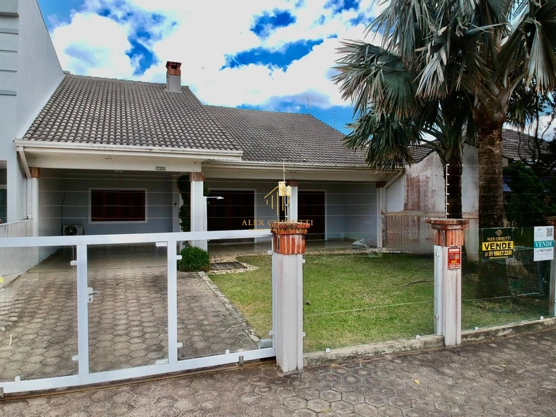 Bela casa na à venda na Praia de Atlântida Sul
