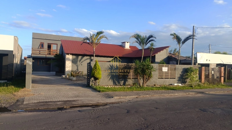 Casa à venda com excelente localização na praia do Remanso