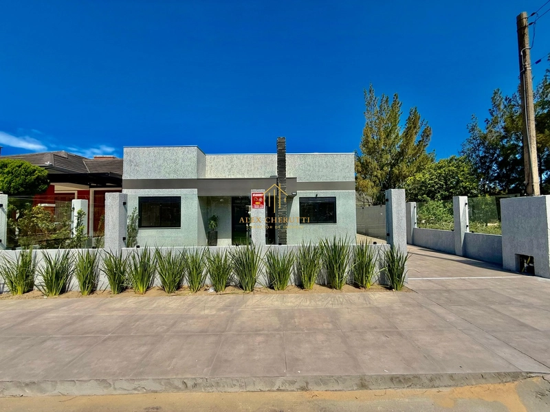 Casa à venda na praia de Atlântida Sul: 2ª foto da galeria de imagens do imóvel