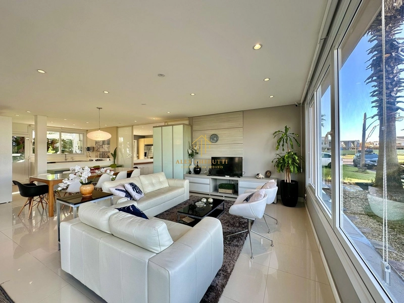 Linda casa para famílias grandes em condomínio fechado: 4ª foto da galeria de imagens do imóvel