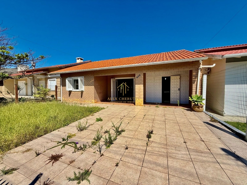 Casa à venda próximo do mar em Atlântida Sul: 2ª foto da galeria de imagens do imóvel