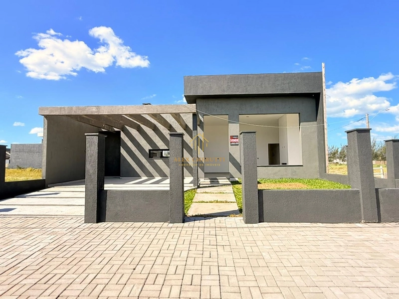 Bela casa à venda na praia de Atlântida Sul: 1ª foto da galeria de imagens do imóvel