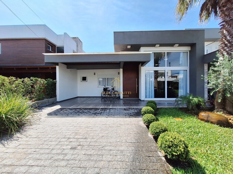 Casa finamente mobiliada no Condomínio Las Palmas: 1ª foto da galeria de imagens do imóvel