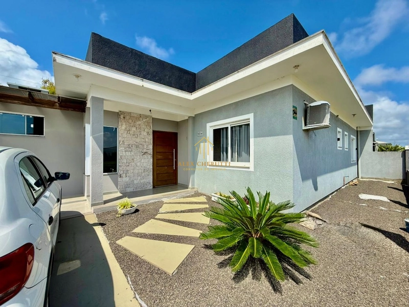 Linda casa na praia de Atlântida Sul, 5 dormitórios: 2ª foto da galeria de imagens do imóvel