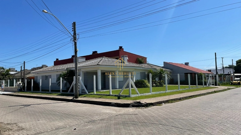 Bela casa de esquina com 2 terrenos em Noiva do Mar: 2ª foto da galeria de imagens do imóvel