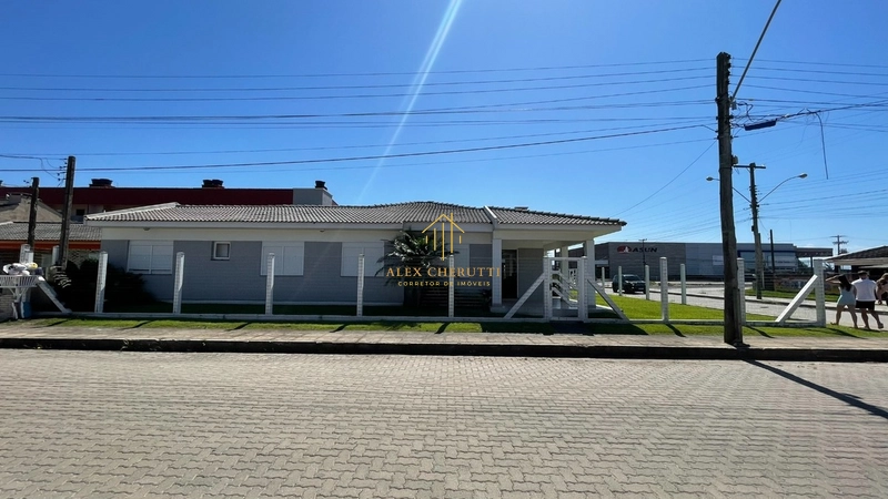 Bela casa de esquina com 2 terrenos em Noiva do Mar: 3ª foto da galeria de imagens do imóvel