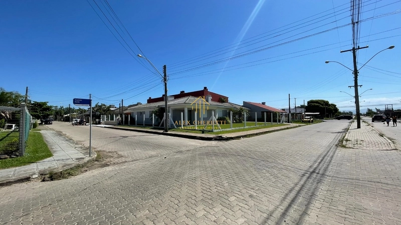 Bela casa de esquina com 2 terrenos em Noiva do Mar: 4ª foto da galeria de imagens do imóvel