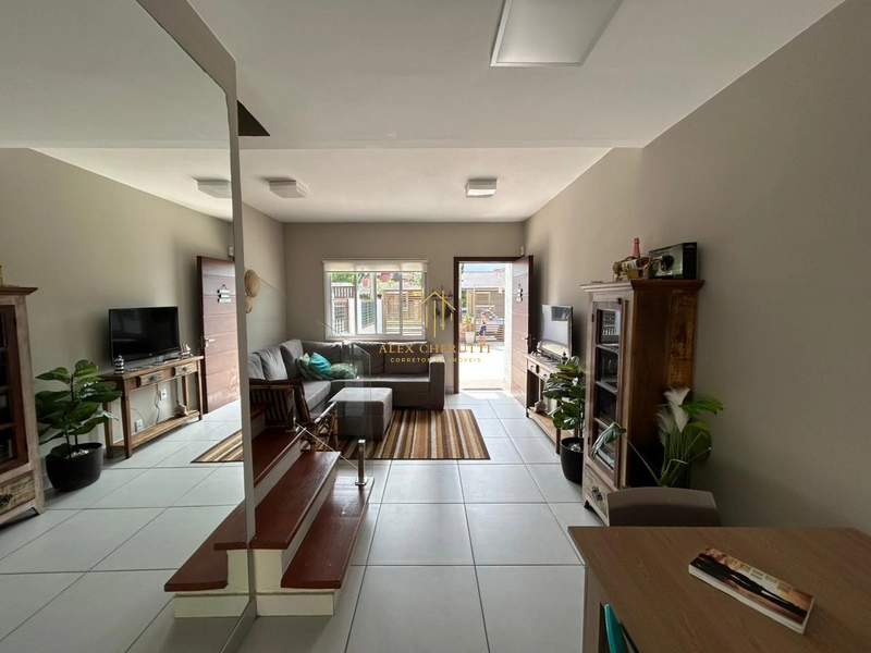 Bela casa com piscina na praia de Rainha do Mar