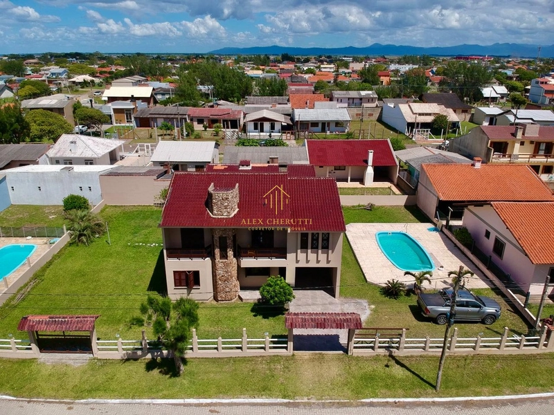 Linda casa à venda em Imbé, 8 dormitórios: 1ª foto da galeria de imagens do imóvel
