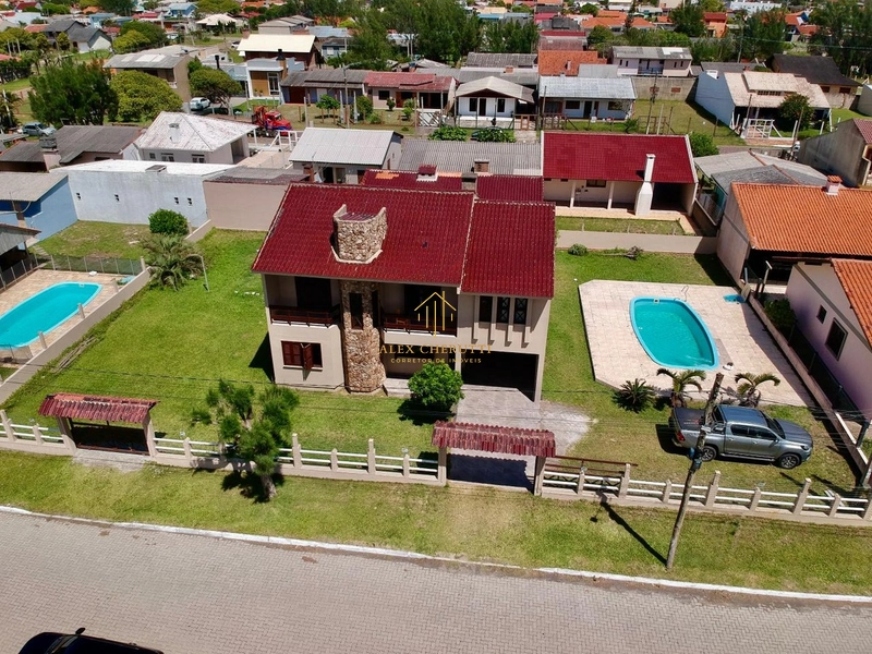 Linda casa à venda em Imbé, 8 dormitórios: 2ª foto da galeria de imagens do imóvel