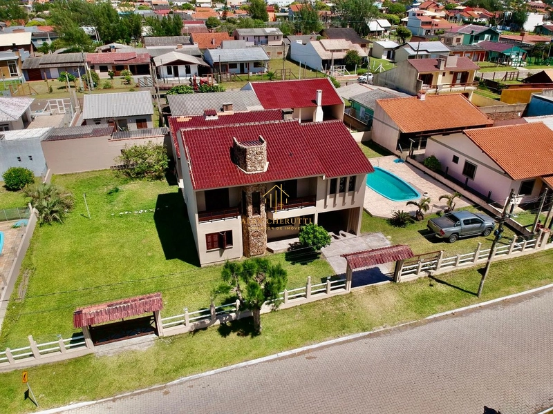 Linda casa à venda em Imbé, 8 dormitórios: 3ª foto da galeria de imagens do imóvel