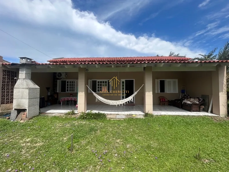 Casa à venda na praia de Atlântida Sul, 2 dormitórios