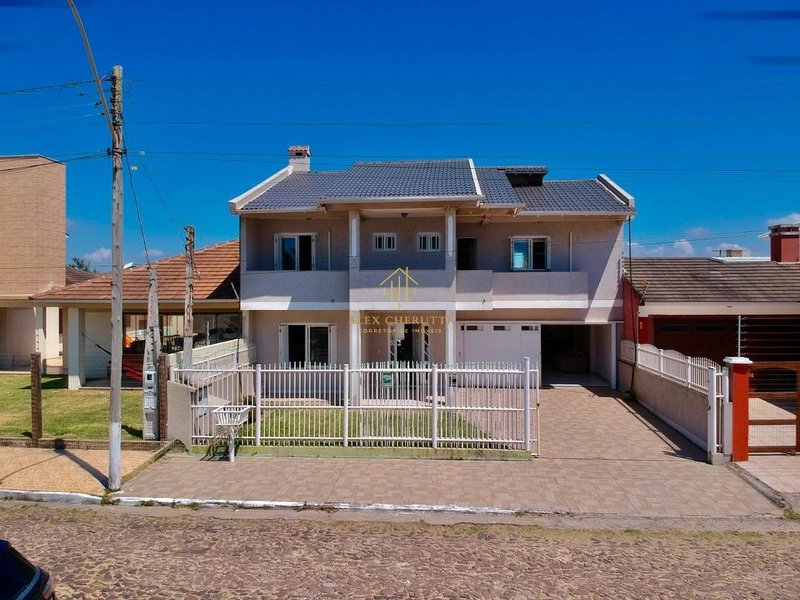 Lindo sobrado mobiliado e decorado à venda em Atlântida Sul: 2ª foto da galeria de imagens do imóvel