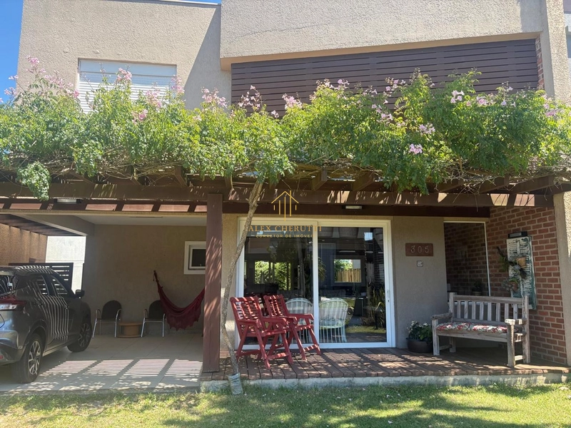 Casa finamene mobiliada e decorada no condomíinio Las Palmas: 2ª foto da galeria de imagens do imóvel